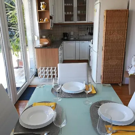 Homy In Buda, With Safe Garage And Terrace