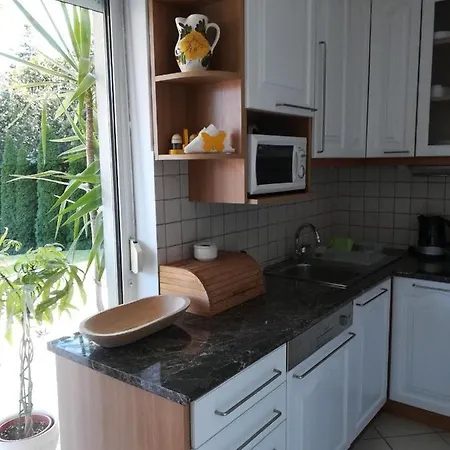 Homy In Buda, With Safe Garage And Terrace